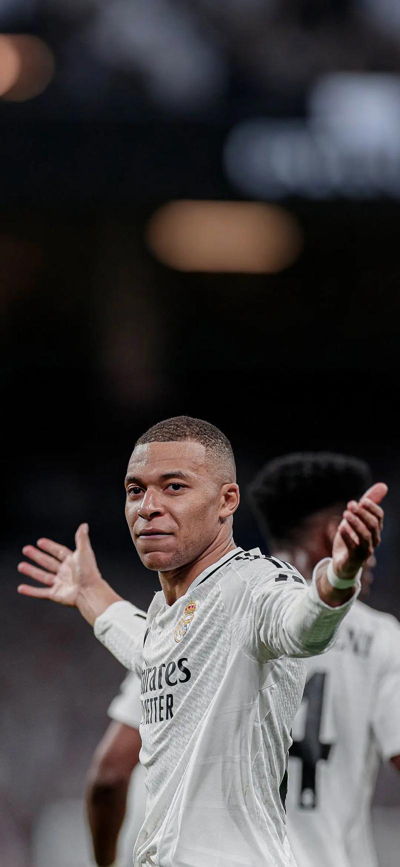 PTSD了？当值德国籍VAR裁判提醒主裁河南队后卫用手阻挡射门